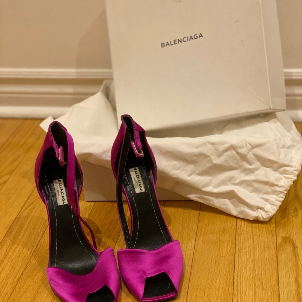 Shoes - Picture 2 of 5